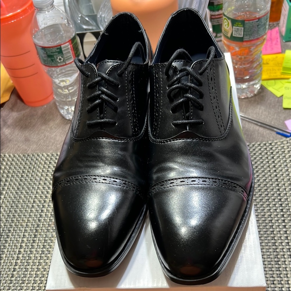 Steve Madden Black Oxford Dress Shoes with Brogue Detailing. EUC Worn  Once!